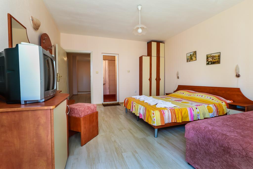 Guest House ,, Ekaterina" Nesebar Buitenkant foto