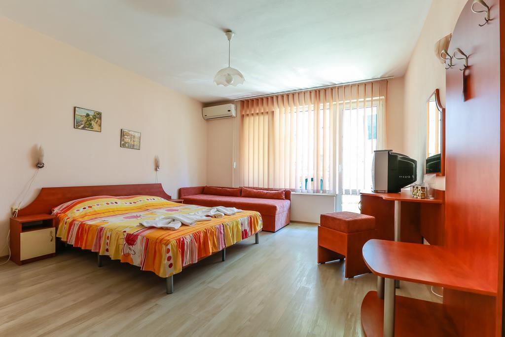 Guest House ,, Ekaterina" Nesebar Buitenkant foto